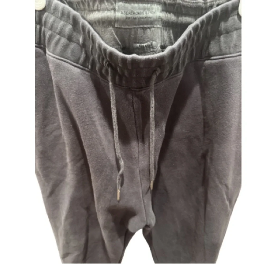 Abercrombie & Fitch - Essential Cinched Sweatpant - Large